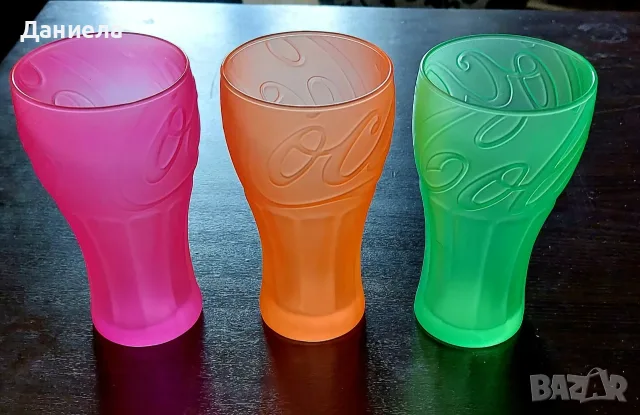 3 чаши кока кола