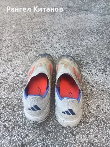 Футболни обувки Adidas F50 League Laceless (модел без връзки) от колекцията Advancement Pack.