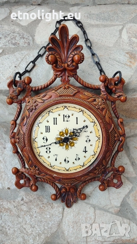 Винтидж стенен часовник с красиви орнаменти и циферблат, със синджири , снимка 4 - Декорация за дома - 52805862
