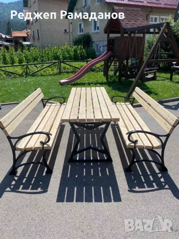 Маси и пейки от масив с метални крака 