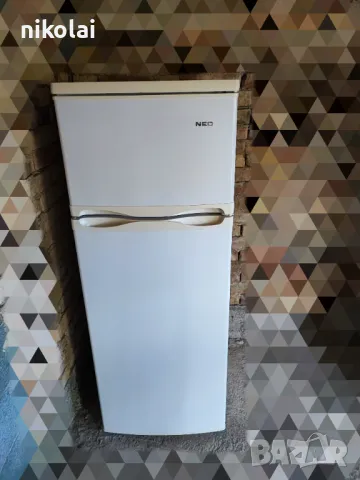 Хладилник с фризер Neo