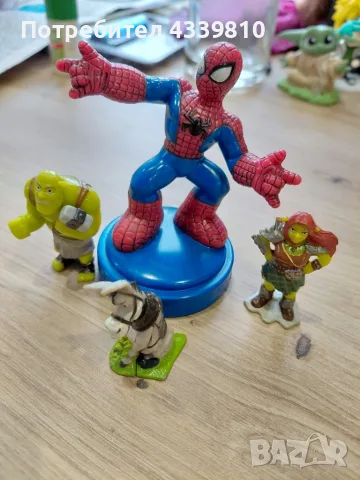 шрек спайдърмен фигурки  spider kinder  shrek 