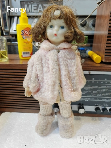 Много стара кукла 