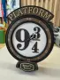 Часовник „Хари Потър“ – Платформа 9¾ със стойка, снимка 1