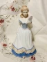 порцеланова статуетка , снимка 1