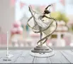 въртяща 360 ° Сватбена Двойка Синьо-Бяла Цветна Арка цветя 2D Акрилна Фигурка топер за торта, снимка 4