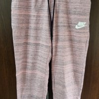 Дамско розово долнище Nike, снимка 1 - Спортни екипи - 38652792