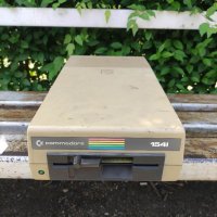 Продавам стар компютър Commodore C64 /Commodore 1541, снимка 1 - За дома - 36764698