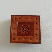 Оригинална дървена кутия с резба за бижута, снимка 1 - Декорация за дома - 42248500
