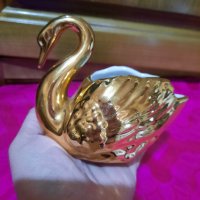 Порцеланов лебед с много злато-" KPM"-Germany -ръч.изработка. Маркиран. Закупен от Германия., снимка 10 - Статуетки - 35531814