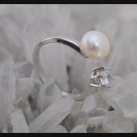 Пръстен с бяла естествена перла  и кристали, снимка 4 - Пръстени - 16091364