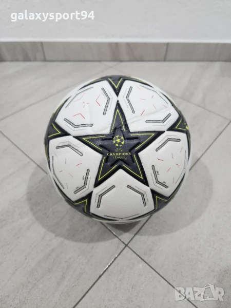 Бяло - сива Топка Звезда Champions LEAGUE 2025 за Футбол , снимка 1