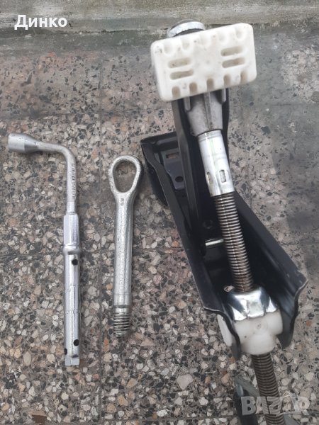 Крик,кука и ключ за гуми мерцедес- бенц, снимка 1