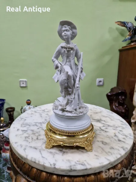 Прекрасна антикварна колекционерска италианска порцеланова фигура статуетка Capodimonte , снимка 1