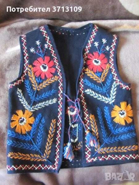 Вълнено елече за носия , ръчна бродерия, снимка 1