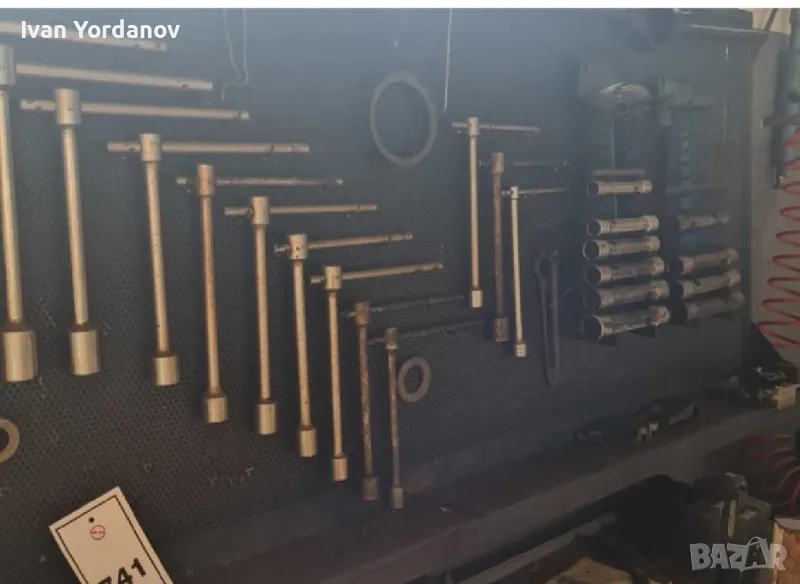 Стена с инструмент , снимка 1