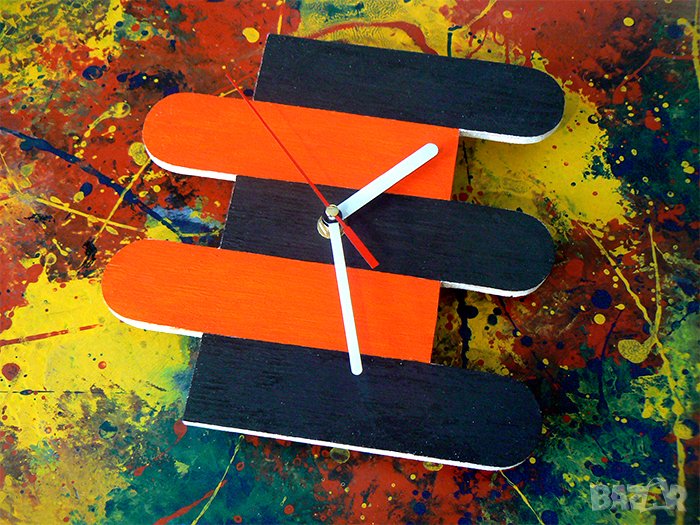 Продавам ръчно изработен стенен часовник., снимка 1