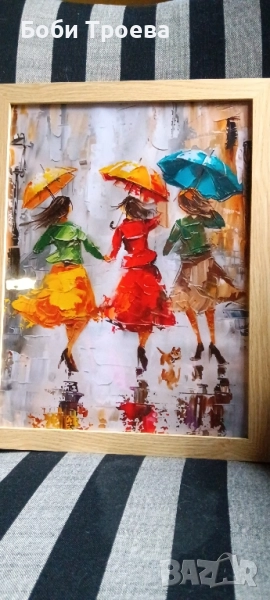Ярки момичета с чадъри в дъждовен ден, 30 см.x 40 см Вертикална стенна декорация, снимка 1