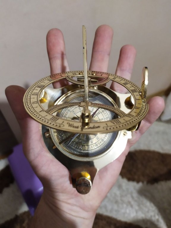 Огромен компас със слънчев часовник в Антикварни и старинни предмети в гр.  Ямбол - ID31203596 — Bazar.bg