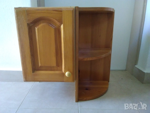 Стенен шкаф с етажерка