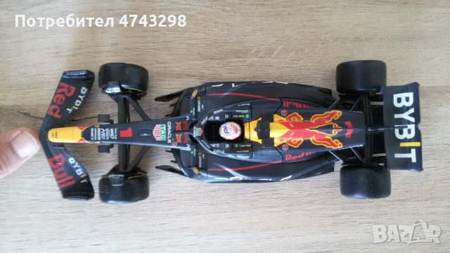Модел на Red Bull Racing на Макс Верстапен - Сезон 2023 - Burago 1:24, снимка 13 - Колекции - 54221444