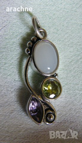 Сребърен медальон с бял нефрит, хризолит и аметист