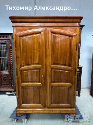 Двукрилен гардероб от дъбов масив