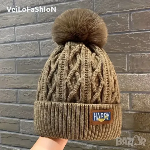 Нова зимна дамска шапка с помпон пух в кафяв цвят , снимка 1