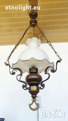 Красив месингов полилей съчетание с дървени елементи и две стъкленици 