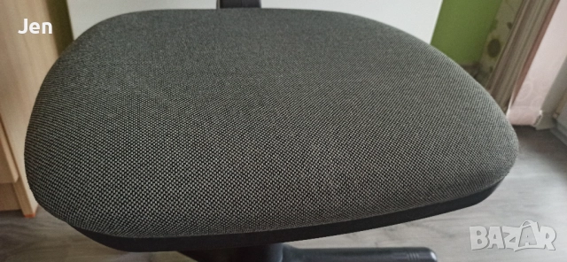 Запазен офис стол, снимка 3 - Столове за офис - 52593871