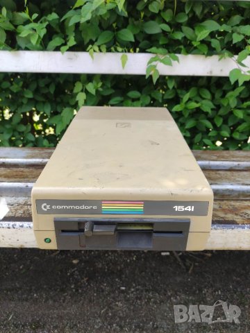 Продавам стар компютър Commodore C64 /Commodore 1541, снимка 1 - За дома - 36764698