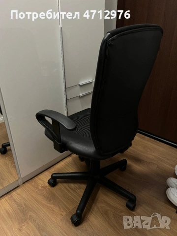 Удобен офисен стол от JYSK, снимка 2 - Столове - 53145156