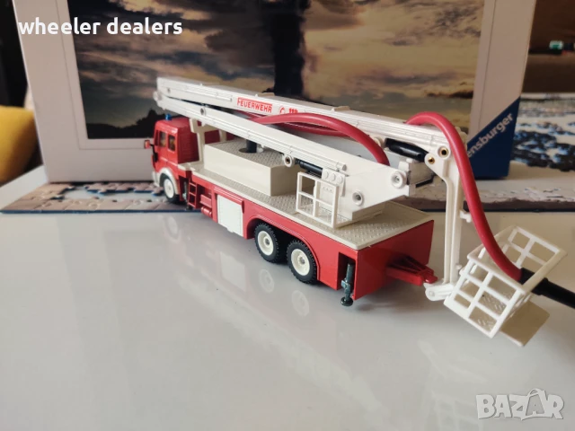 Метална количка SIKU Камион пожарна с Вишка Mercedes LKW, снимка 3 - Колекции - 50835977