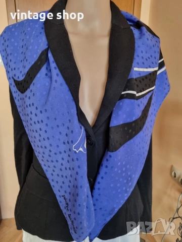 Копринен шал Pierre Balmain, снимка 4 - Шалове - 53927370