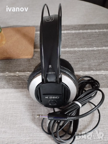AKG K 260