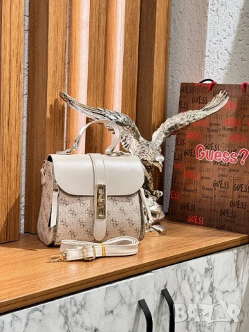 чанти guess , снимка 3 - Чанти - 51095393
