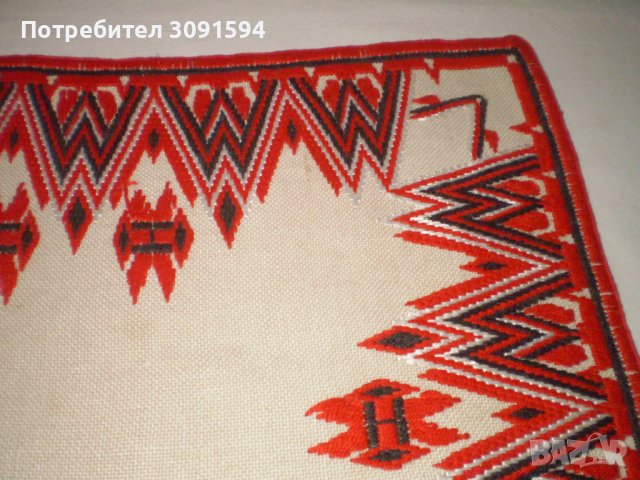 стара рьчно бродирана ленена покривка -каре  червена бродерия, снимка 4 - Други ценни предмети - 42280660