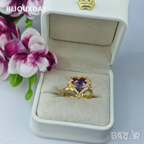 регулиращ се дамски пръстен пурпурно сърце от медицинска стомана с 18 карата златно покритие