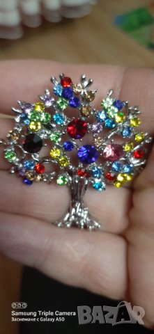 Красива брошка на дърво с цветни камъчета,нова, снимка 1