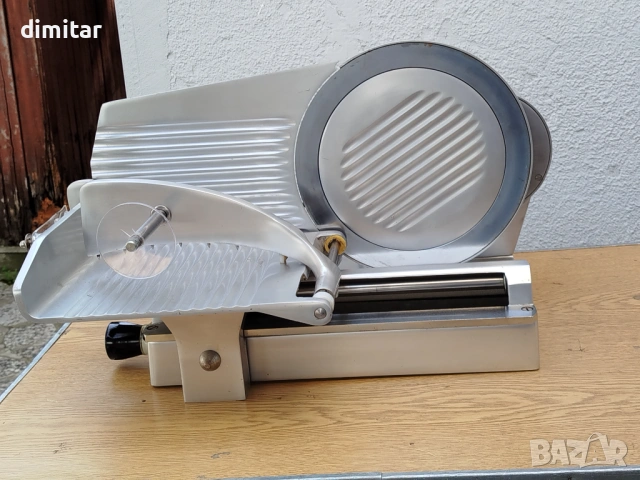 Професионална колбасорезачка VEGA , снимка 14 - Обзавеждане на кухня - 54267508