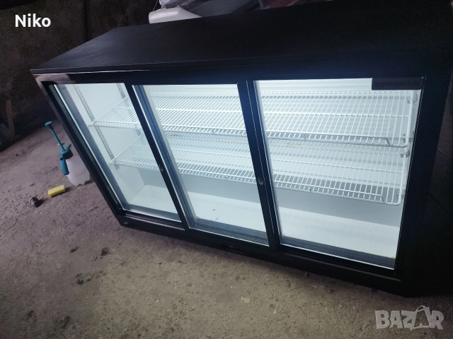 Подбарова хладилна витрина 