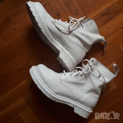Dr. Martens 41 номер естествена кожа бели, снимка 3 - Дамски боти - 47998431
