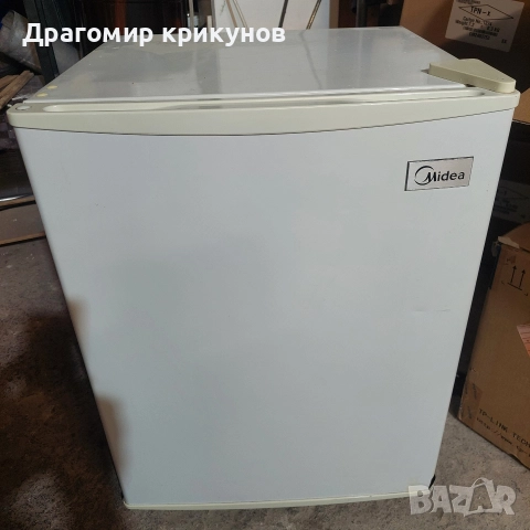 малък хладилник тип мини бар