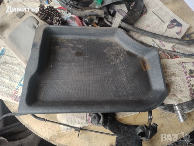 Джоб - Етажерка Дясна Под Жабката За Опел Корса Б 1995г / Opel Corsa B 1995y