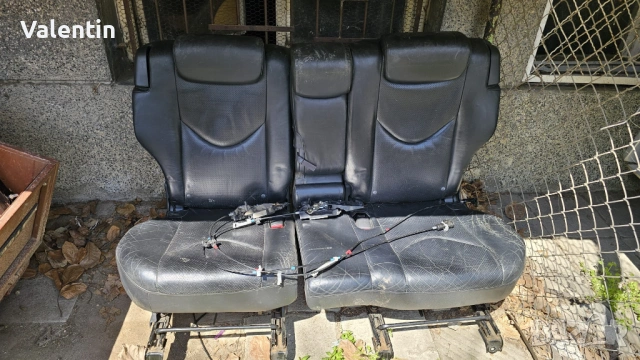 Продавам задни седалки за Тойота Рав4 2006-2012