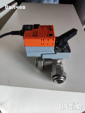 Ротационен задвижващ механизъм Belimo LR230a и трипътен сферичен кран Belimo R3025-BL2