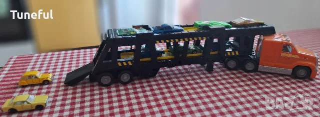 MATCHBOX камион автотранспортер - като нов