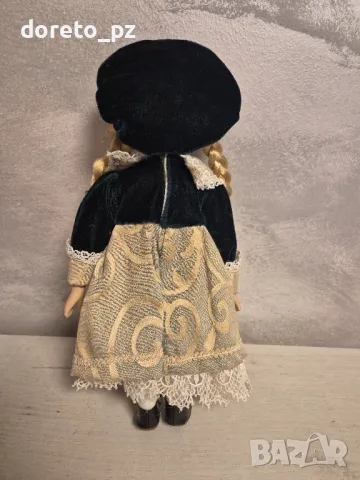 Продавам порцеланови кукли , снимка 3 - Колекции - 48931311