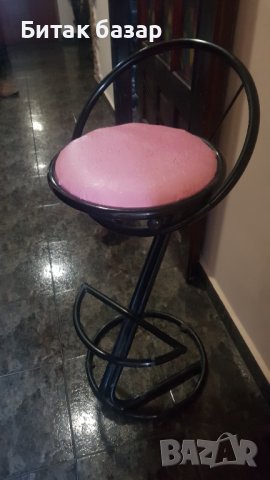 Продавам метален бар стол с тапицерия. , снимка 3 - Столове - 39707793
