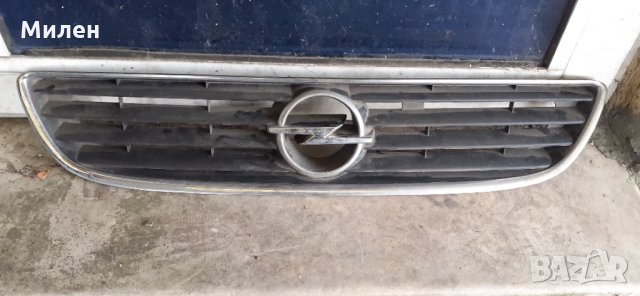 Решетка Във Предния Капак Opel Zafira A 2000-2005 Година Опел Зафира А